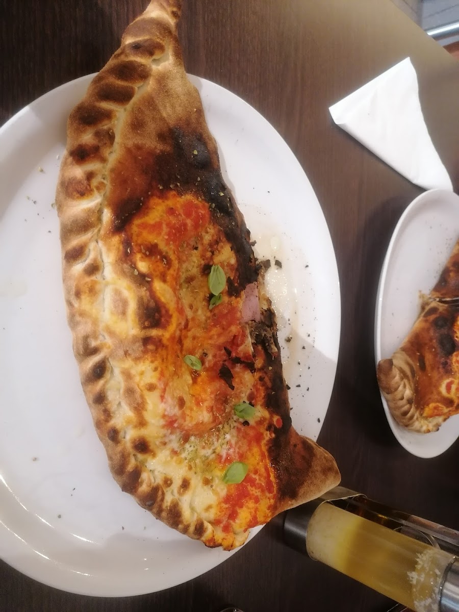 Holzofen Pizza La Piazza - Photo 2