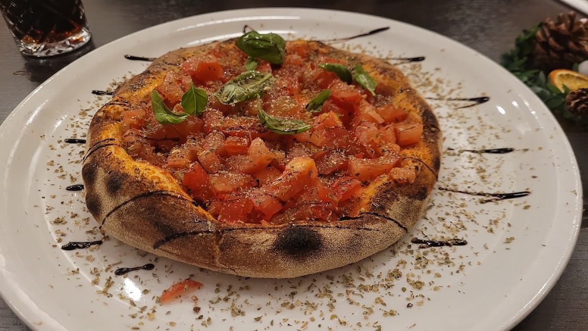 Holzofen Pizza La Piazza - Photo 5