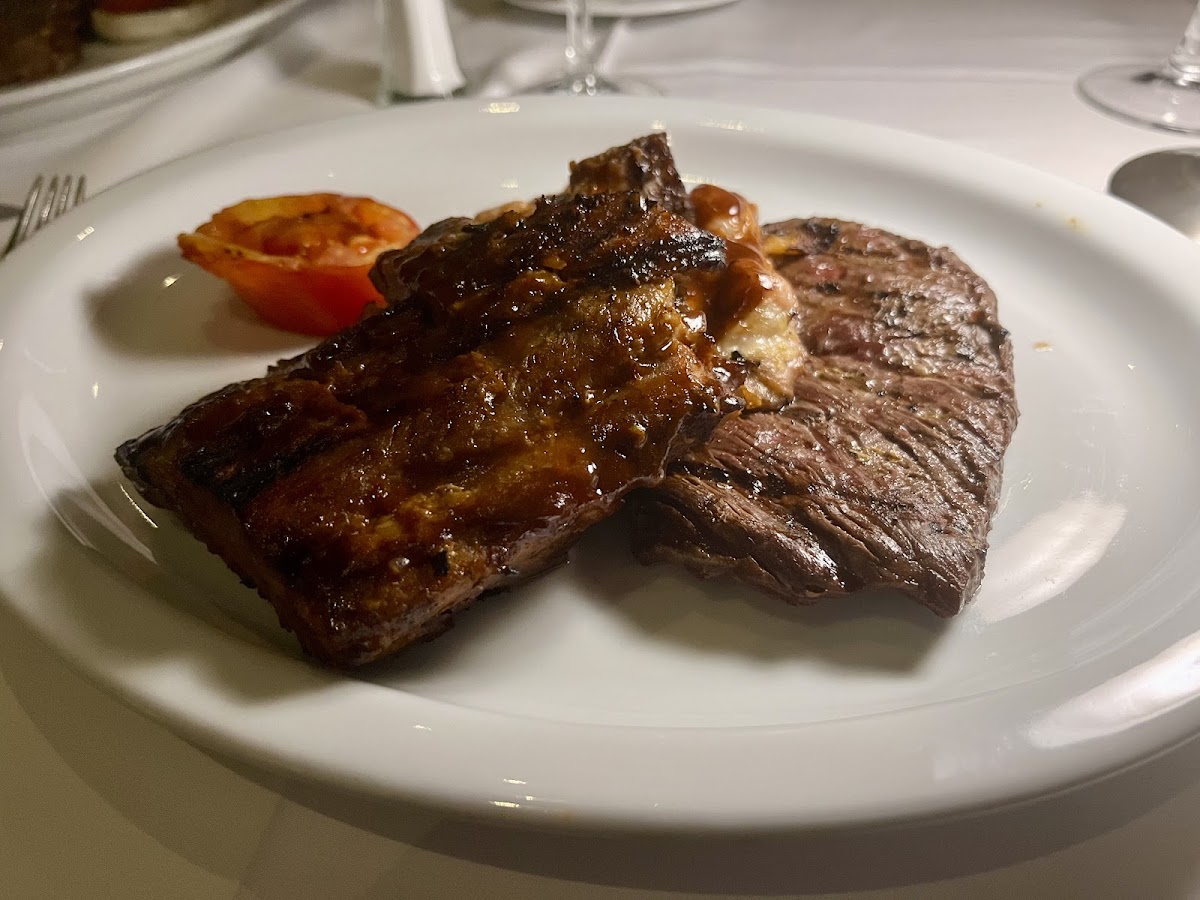 Tony Roma's Revolving Restaurant Bar - Photo 3