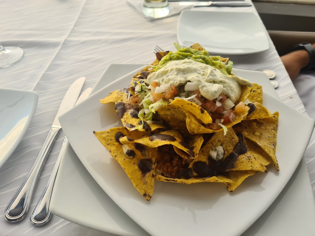 Tony Roma's Revolving Restaurant Bar - Photo 4