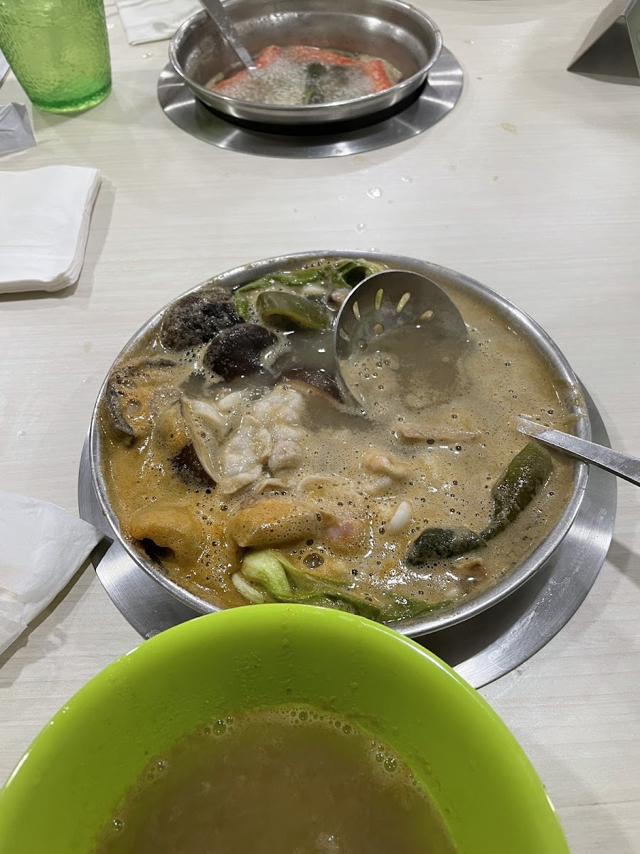 Lemongrass Hot Pot - Photo 9