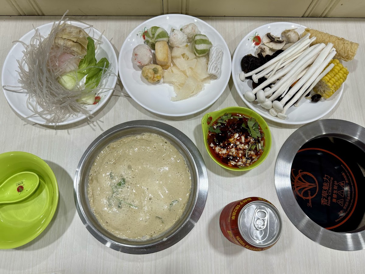 Lemongrass Hot Pot - Photo 5
