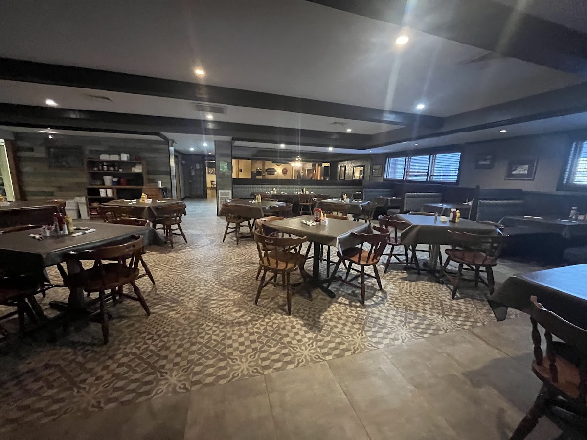 Greenwood Tavern - Photo 3