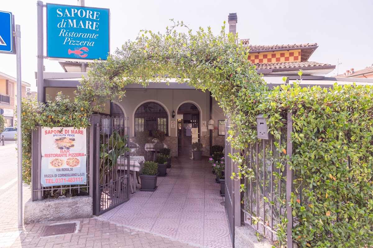 Ristorante Pizzeria Sapore di Mare con Tavoli Giardino