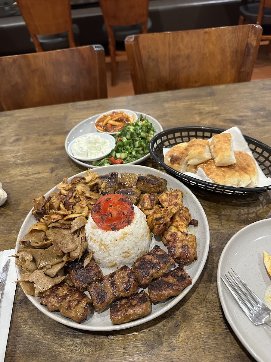 IKILI TURKISH KITCHEN - Photo 3