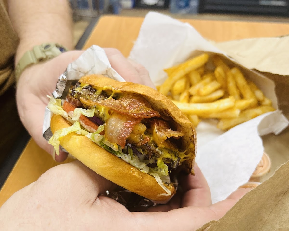 Bullseye Burger - Photo 3