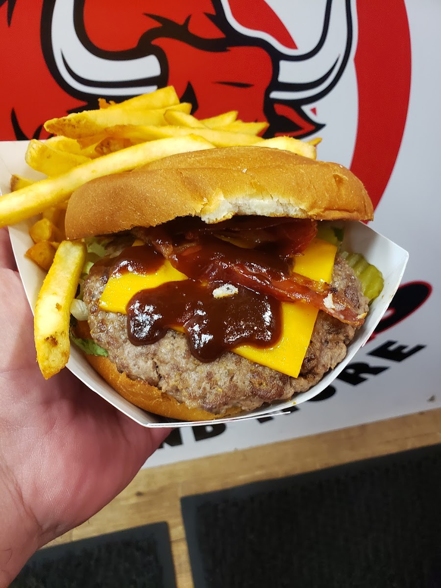 Bullseye Burger - Photo 7