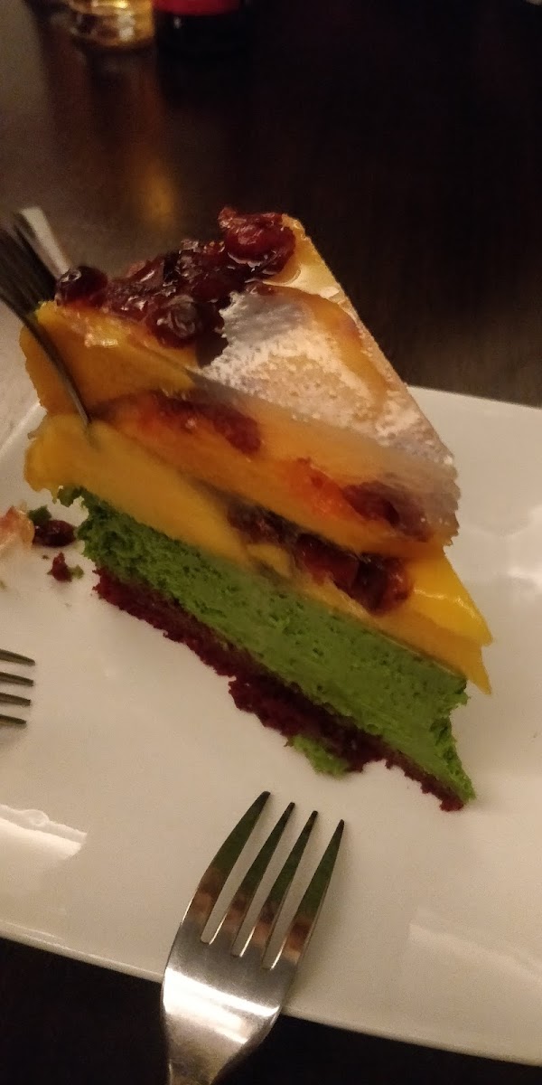 Moody Cow Dessert Cafe - Photo 8