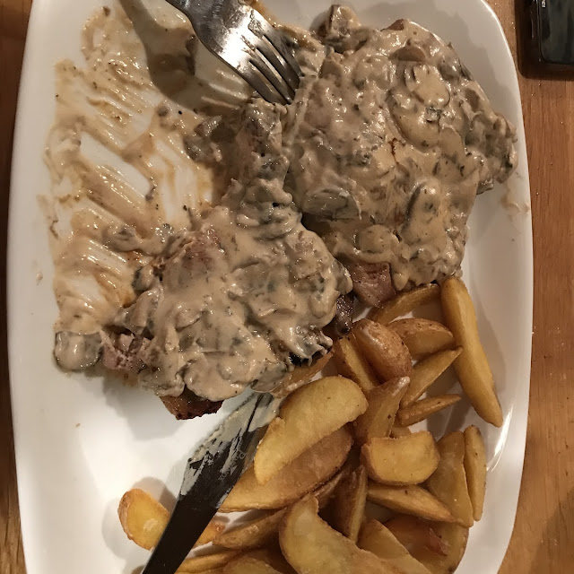 Cremenadli with Mushroom Sauce and Baked Potatoes
