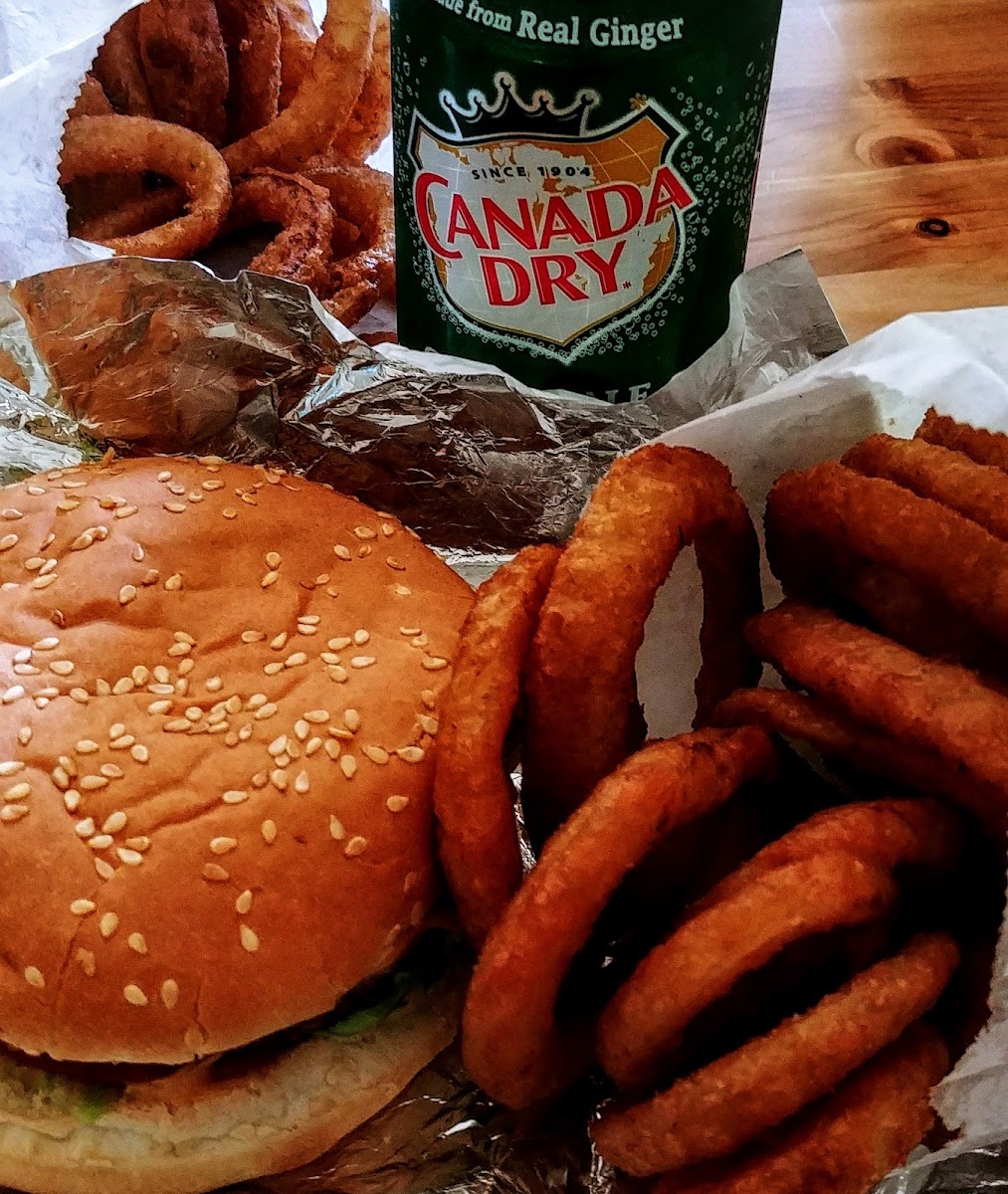 Salty's Drive Inn - Photo 9