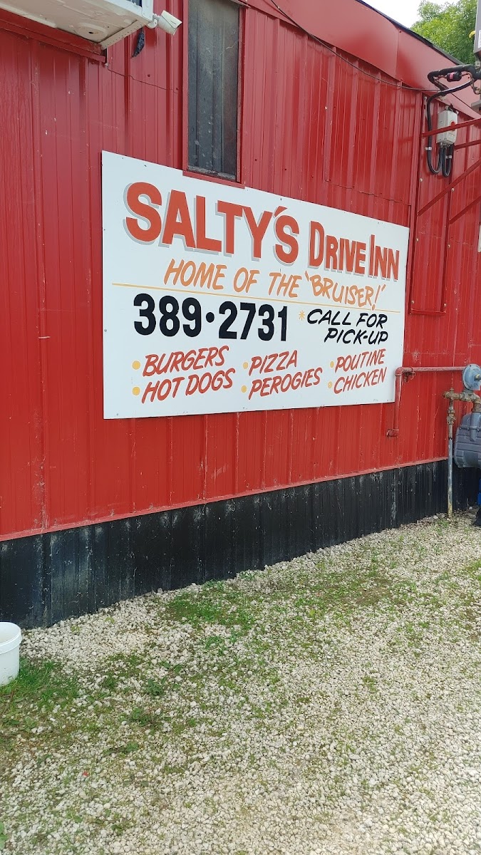 Salty's Drive Inn - Photo 6