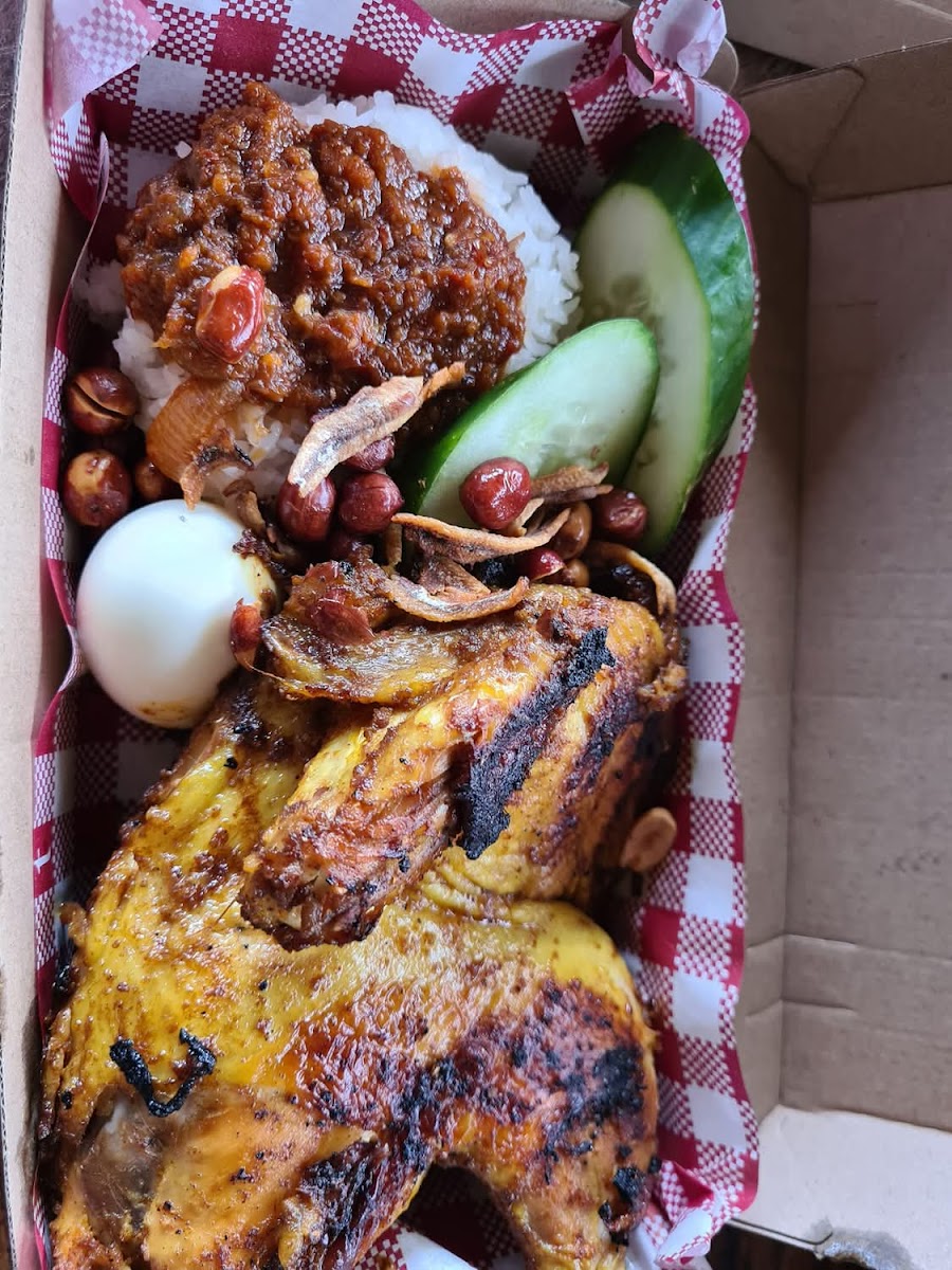 Chilli Coconut HALAL Restaurant - Photo 1
