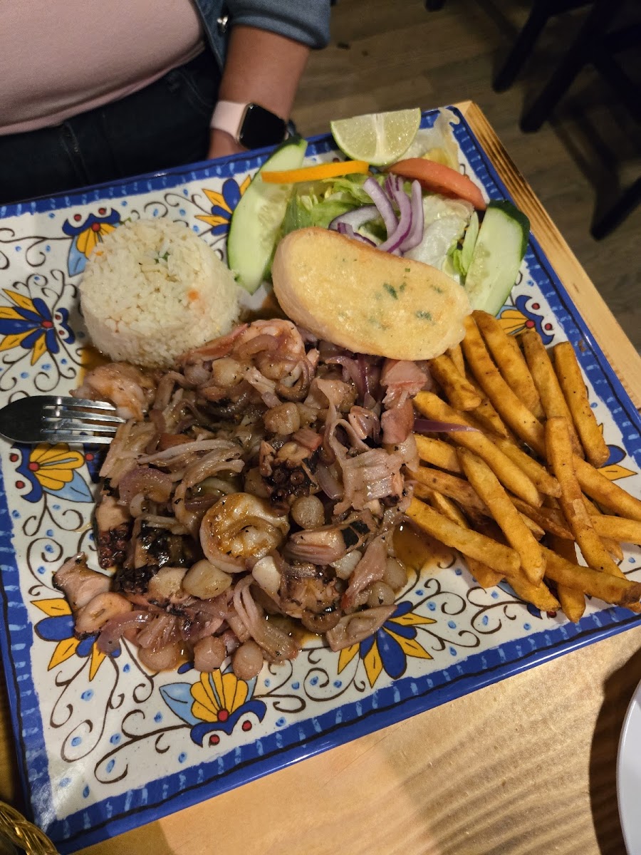 Mariscos El Calamar Mexican Restaurant - Photo 8