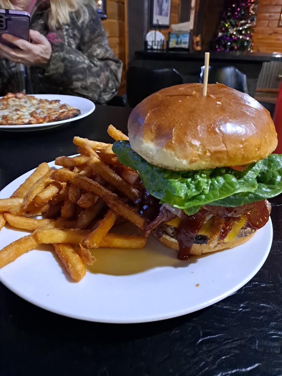 Gordie’s Pub & Grille - Photo 4