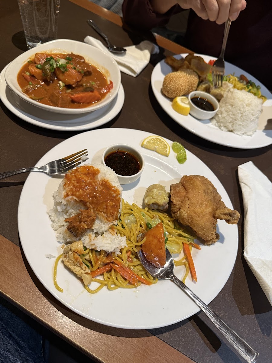 Chowkeni Restaurant - Photo 2