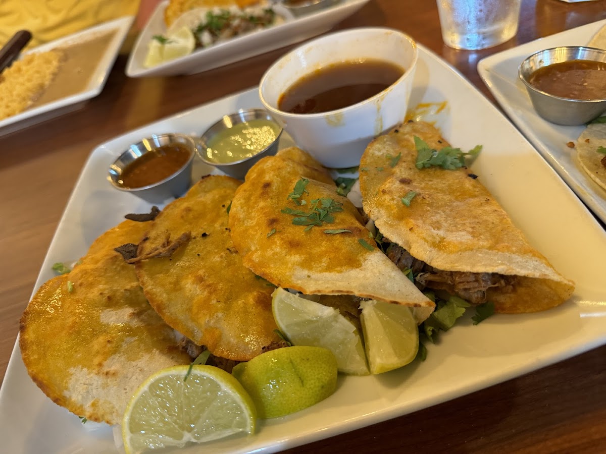 Taqueria La Tecampana - Photo 2
