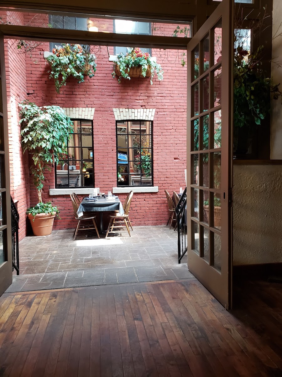 Old Bank Bistro - Photo 5