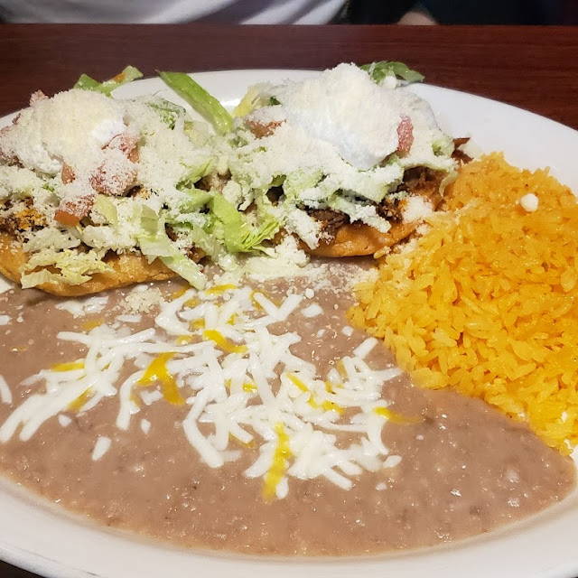 Chimichanga Gorditas Con Arroz Y Frijoles Pescado Empanizado Quesadilla de Camarones