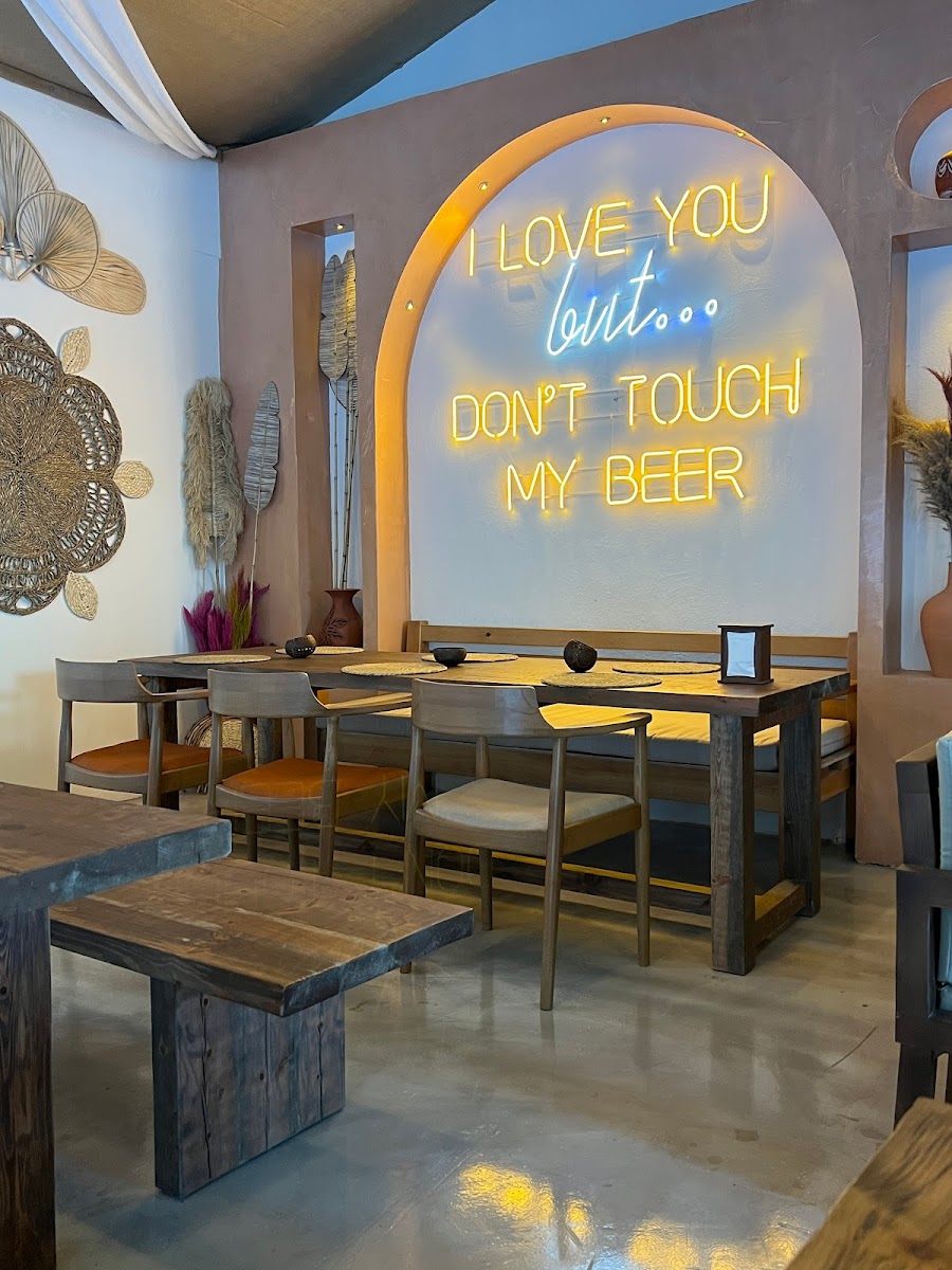 Celebrity Lounge & Grill Bar
