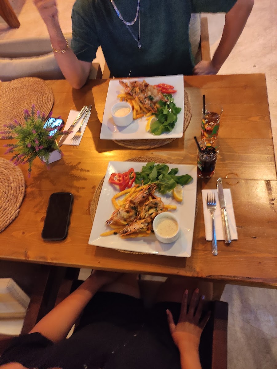 Celebrity Lounge & Grill Bar - Photo 6
