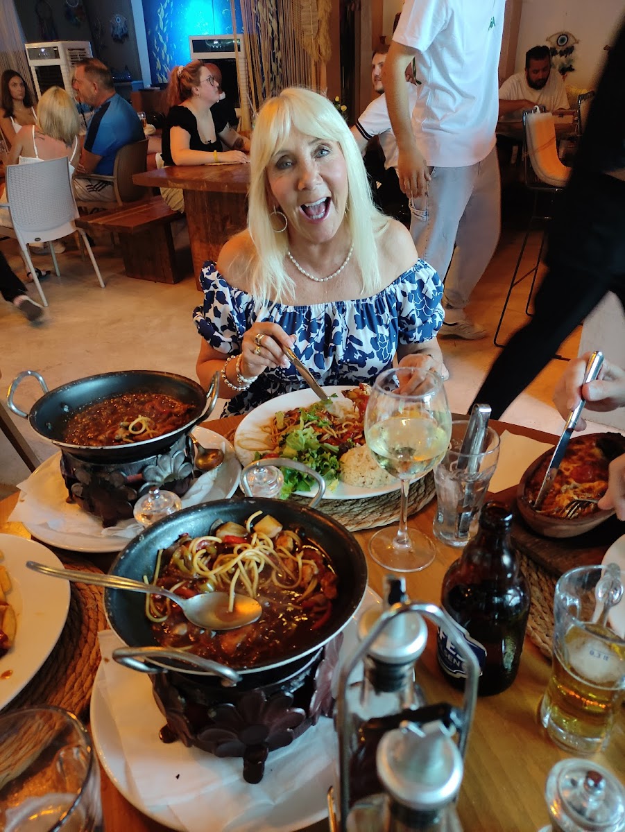 Celebrity Lounge & Grill Bar - Photo 8