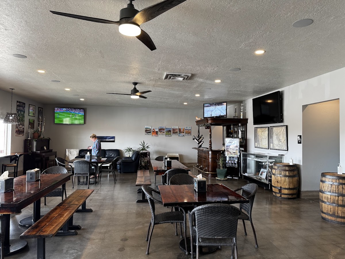 Outlaw's Roost - Photo 1
