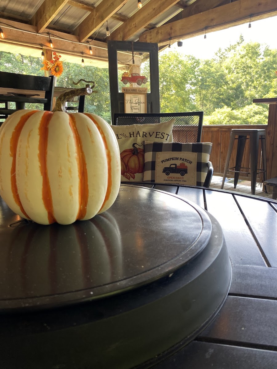 The Green Door Tavern - Photo 4