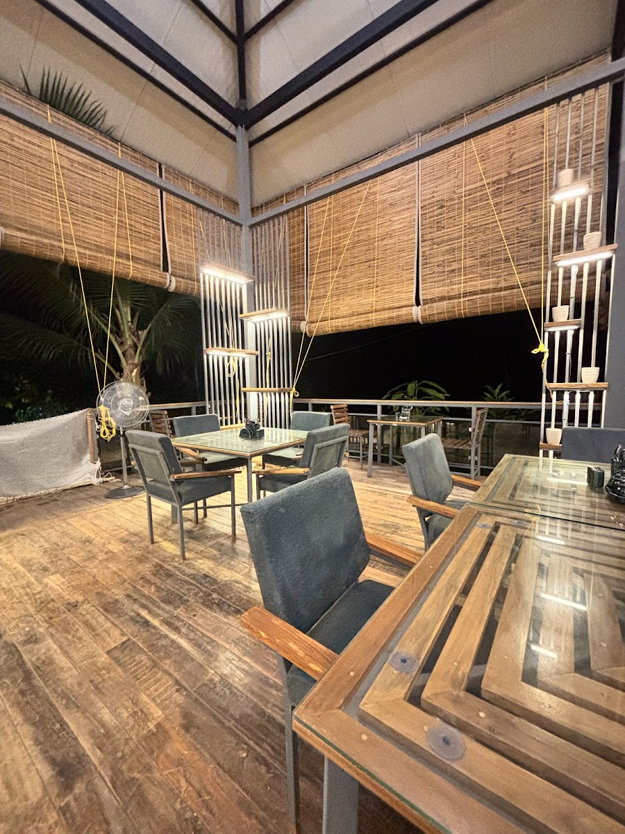 Ocean Wave Beach Café