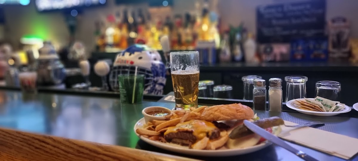 TKO'S SPORTS BAR AND RESTAURANT - Photo 4