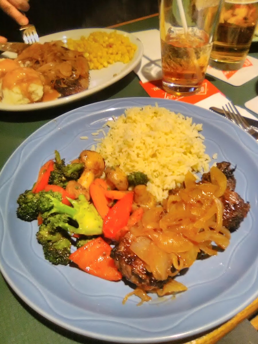 TKO'S SPORTS BAR AND RESTAURANT - Photo 6
