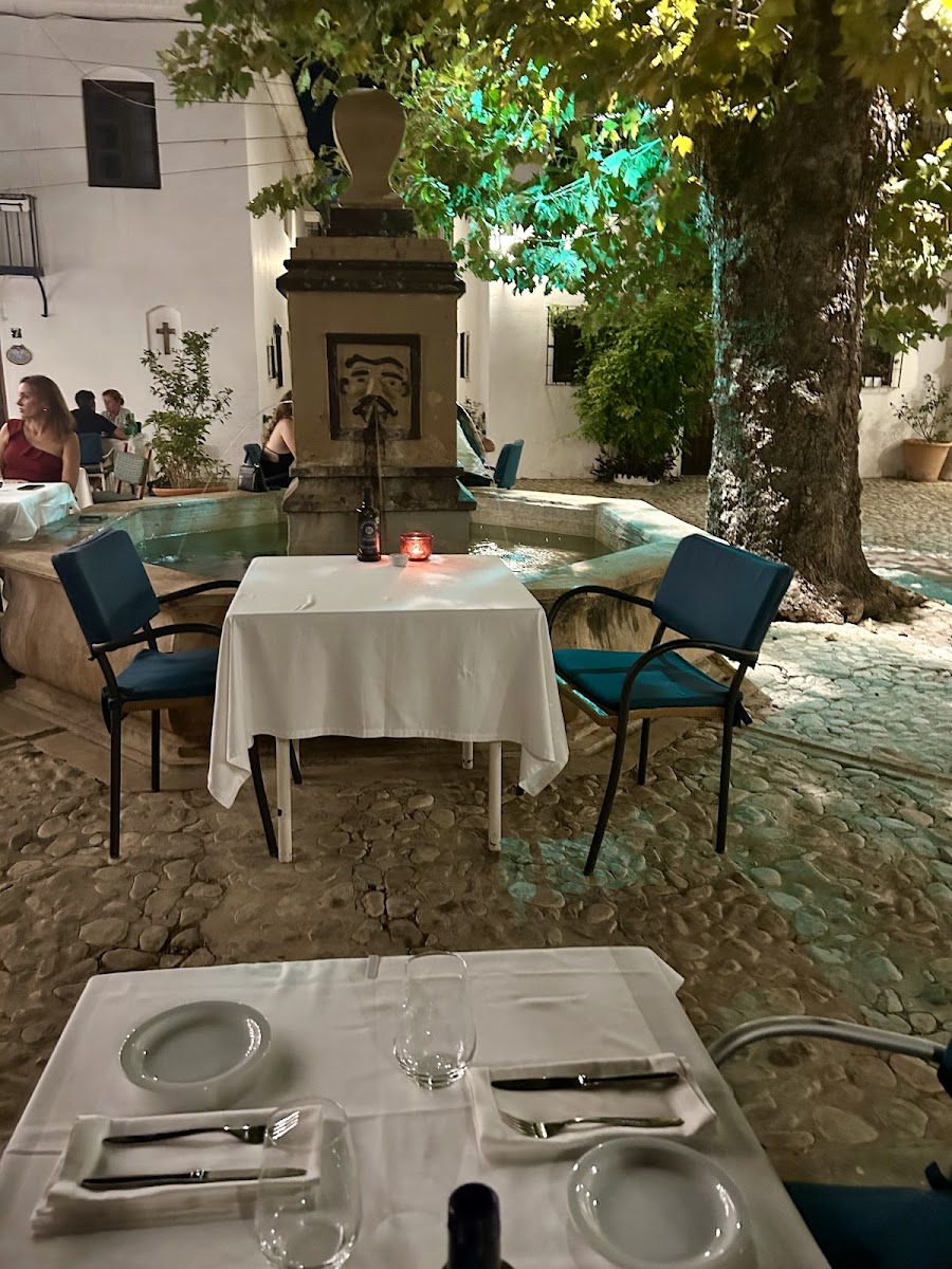Restaurante Pueblo Lopez - Photo 2