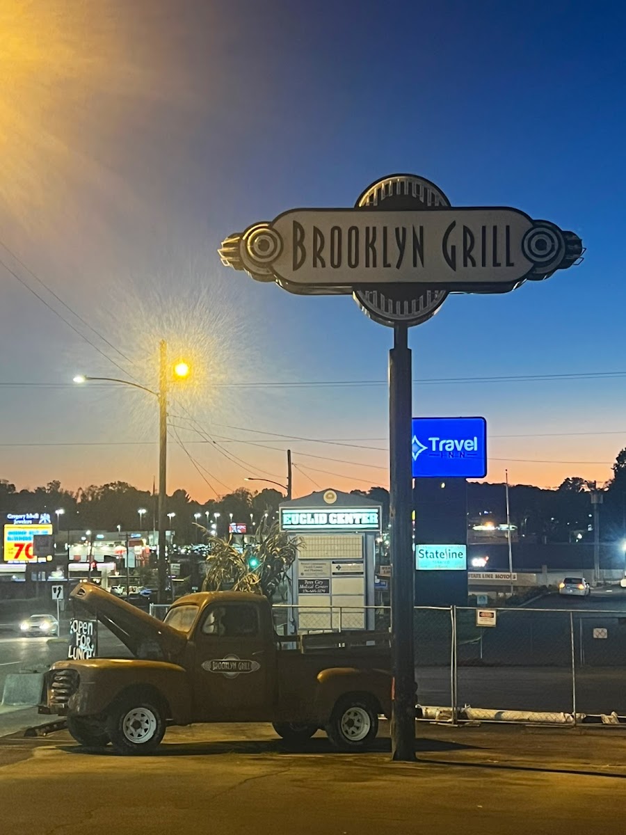 Brooklyn Grill & Cafe - Photo 4