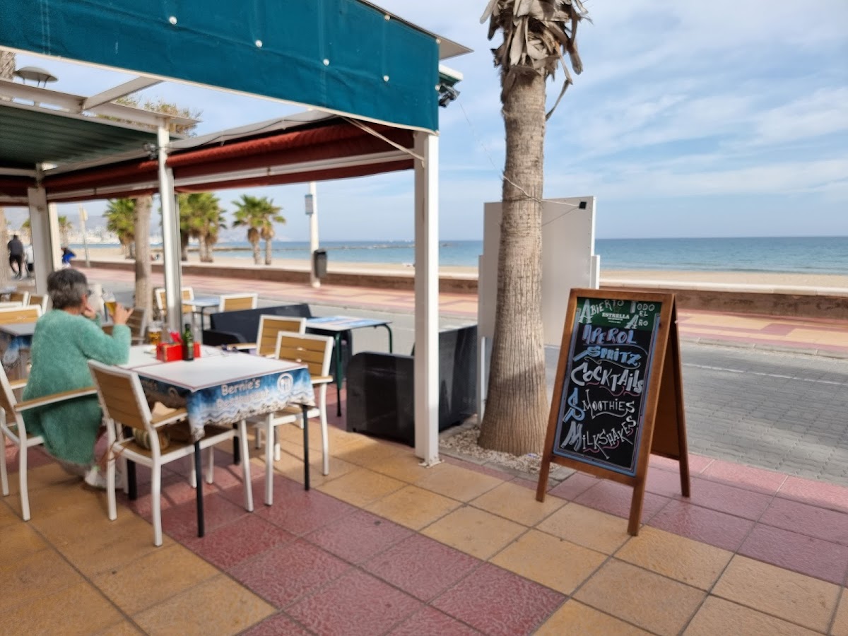 Restaurante Bernie's - Photo 9