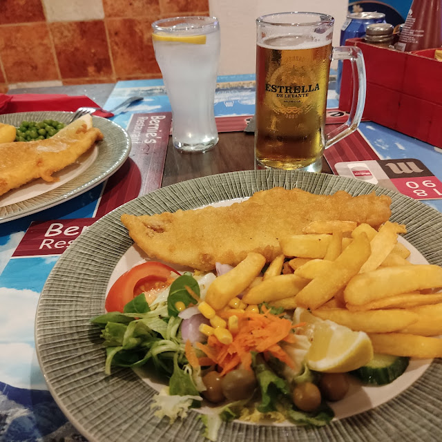 Fish And Chips Con Ensalada