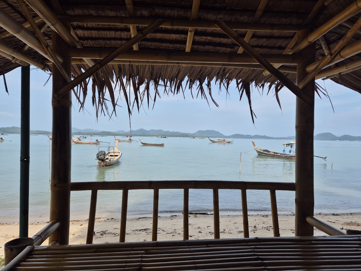 Baan Rim Nam Restaurant - Photo 3