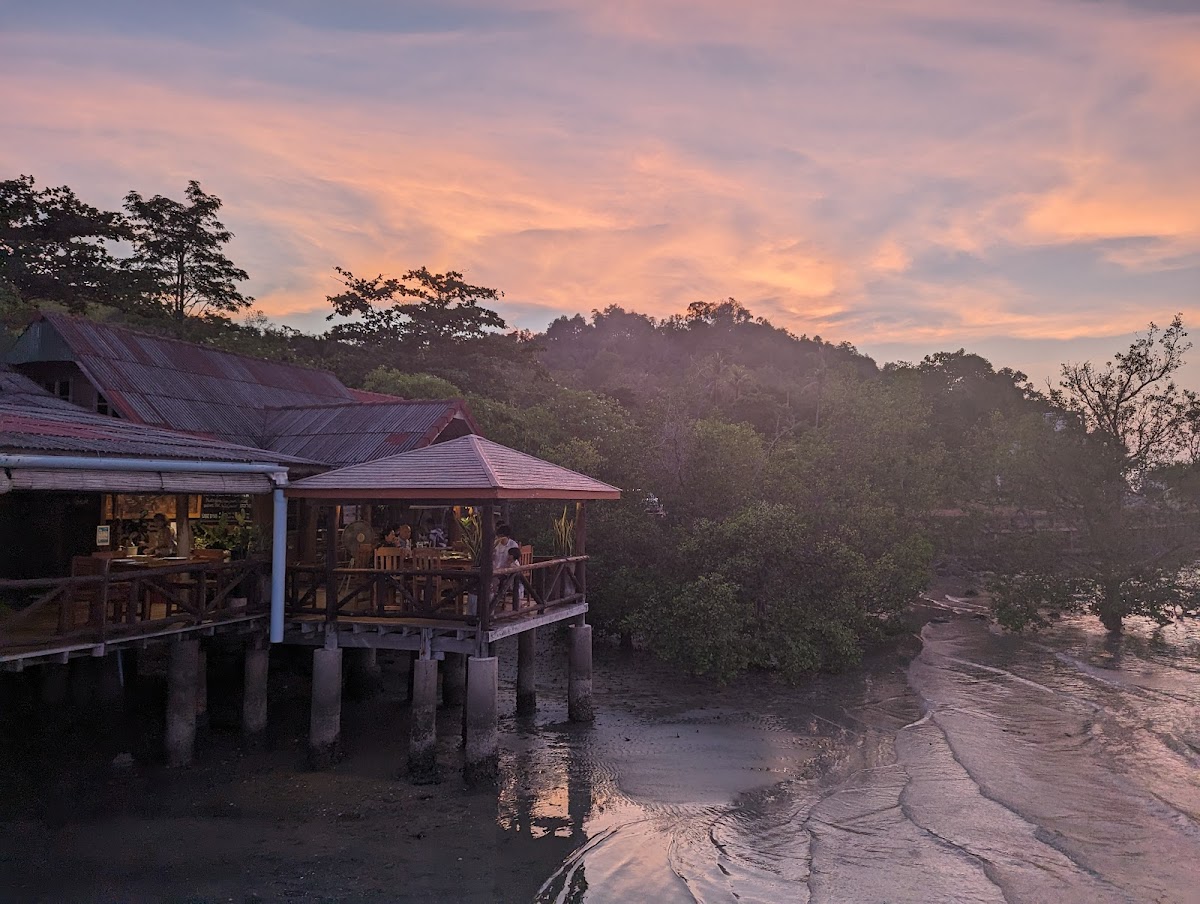 Baan Rim Nam Restaurant - Photo 6
