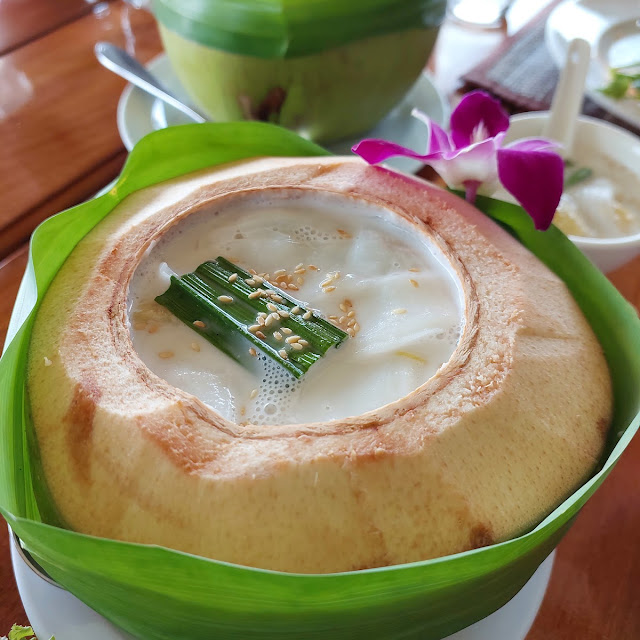Bananas in Coconut Milk and in Young Coconut