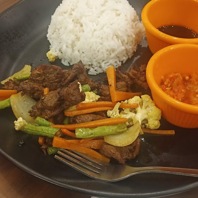 Nasi Daging Kunyit