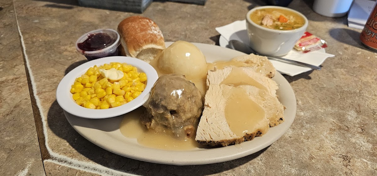 Covered Wagon Restaurant & Bar - Photo 3