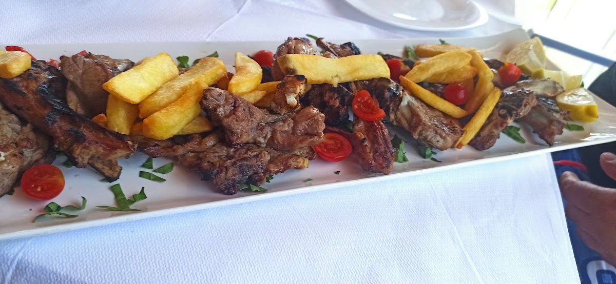 Bora Bora Ksamil (Beach Bar & Restaurant) - Photo 9