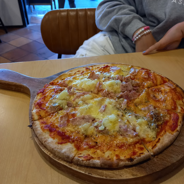 Hawaiian Pizza