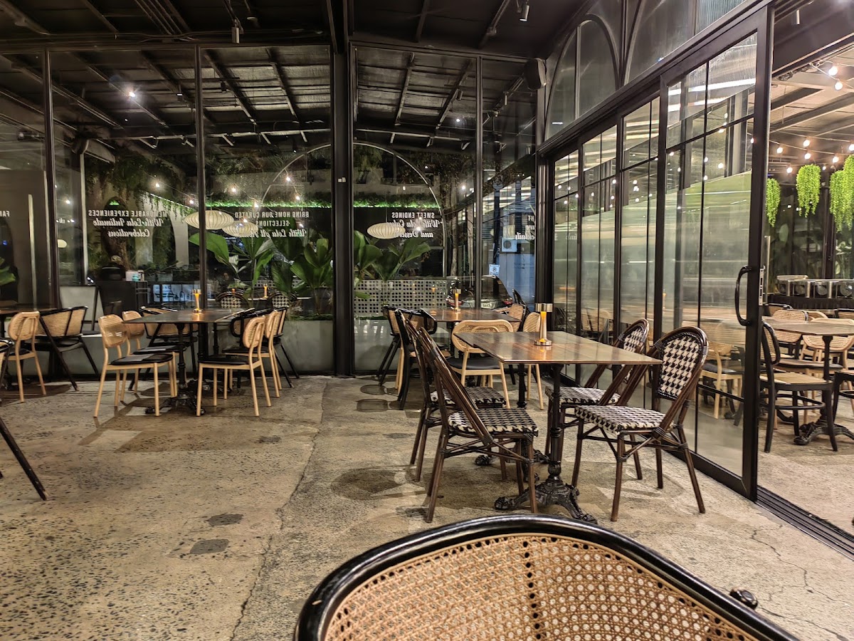 LOLA Cafe - Mabini - Photo 2