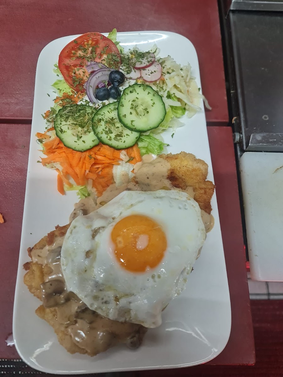 Lena's Fun Grill - Photo 7