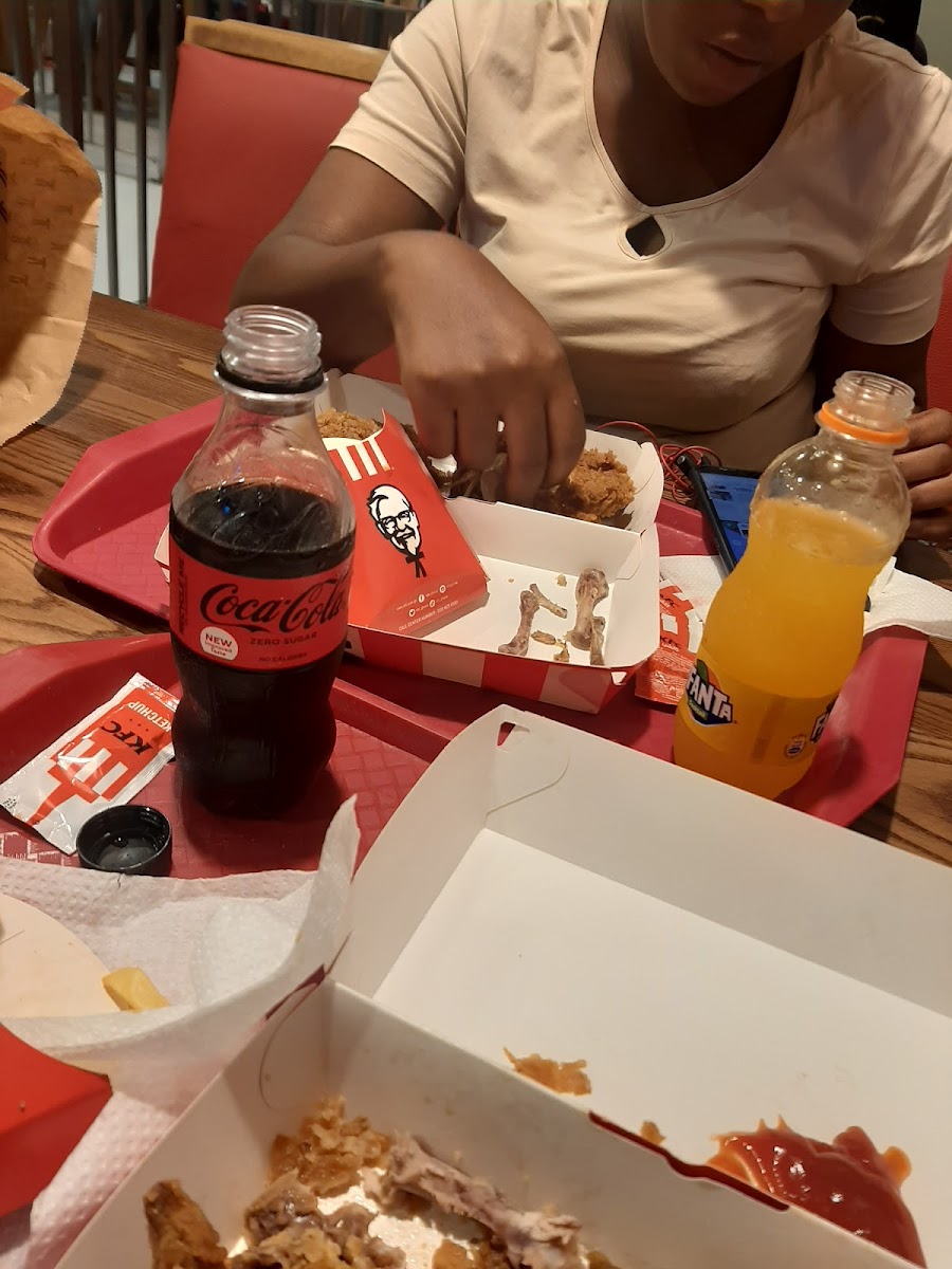 KFC Sakumono - Photo 9