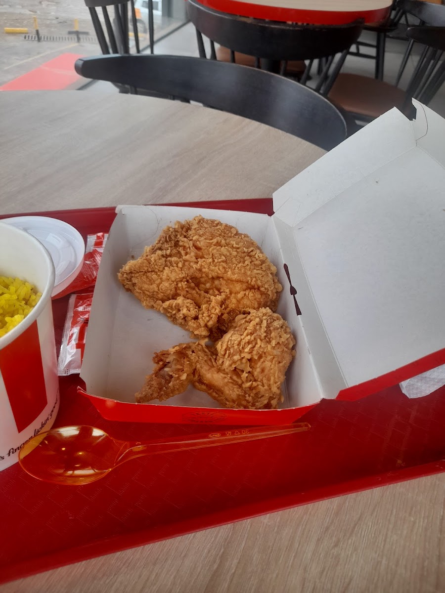 KFC Sakumono - Photo 8