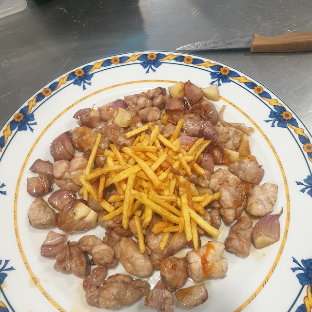 Mollejas de Cordero Frescas Con Patatas Paja