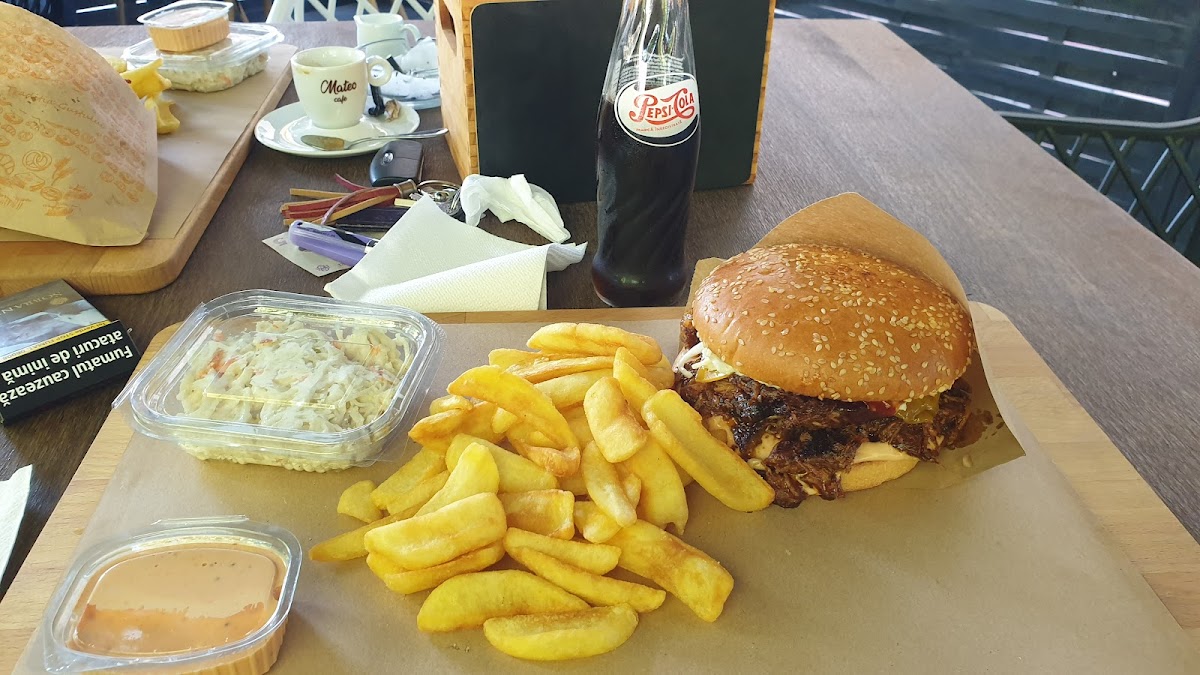 Burger District - Photo 9