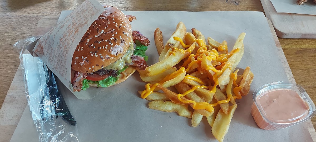 Burger District - Photo 5