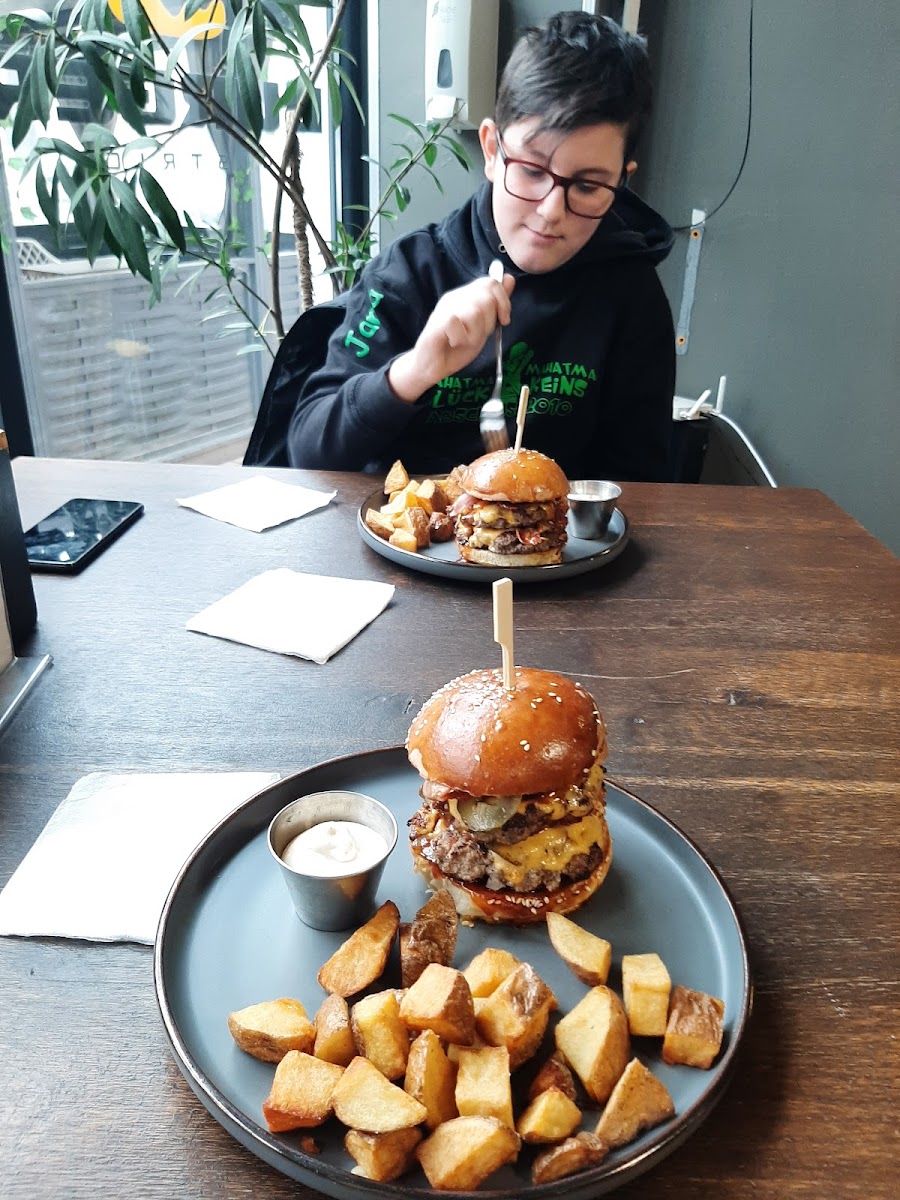 Burger District - Photo 8