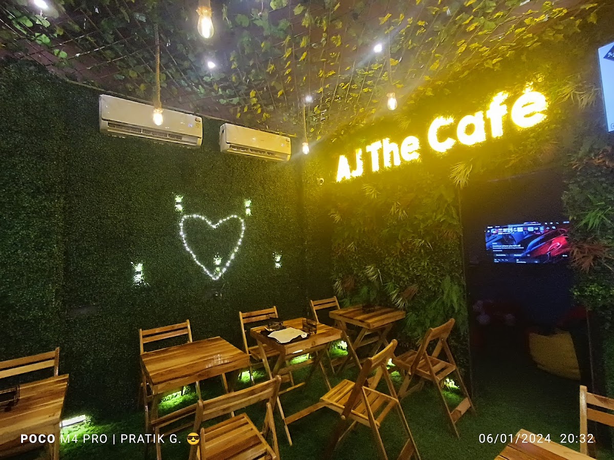 AJ The Café - Photo 3